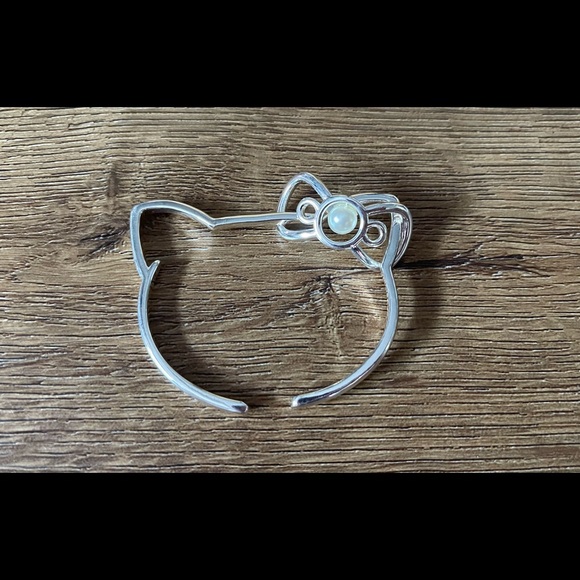 Sanrio Jewelry - HELLO KITTY-NWT Silver Tone Cuff with Faux Pearl